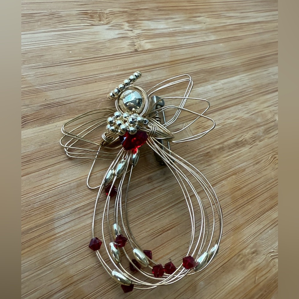 Handmade Carnelian Crystal Gold tone wire angel pin red heart gold‎ red accents